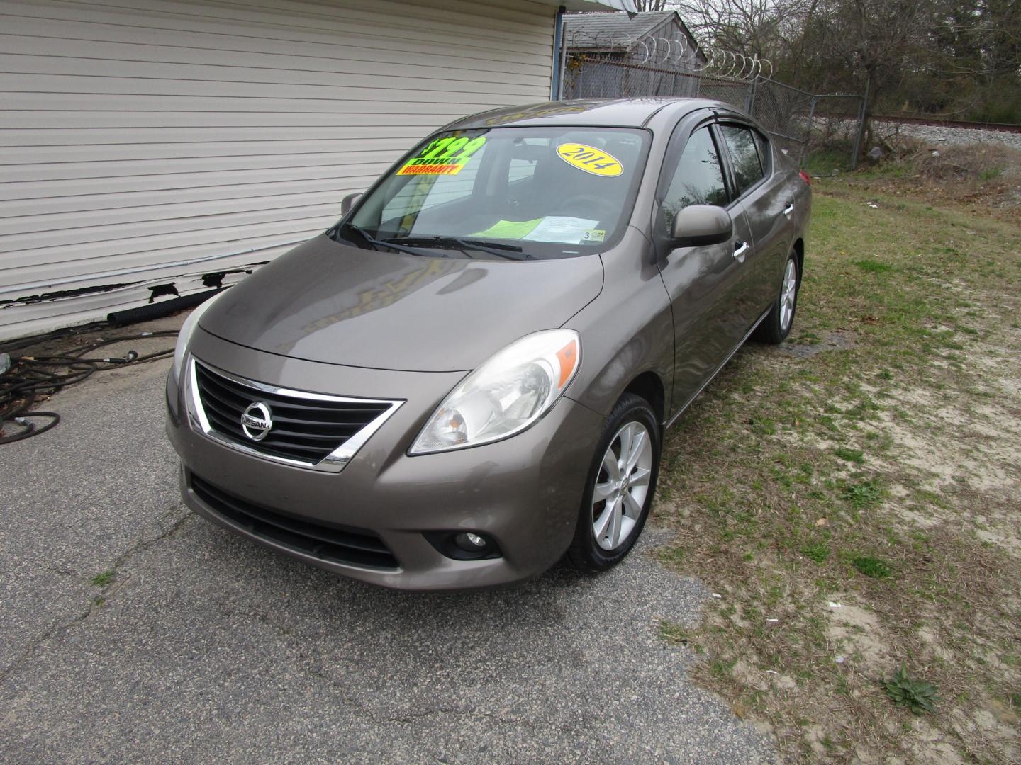 2014 Gray Nissan Versa 1.6 S 5M (3N1CN7AP6EL) with an 1.6L L4 DOHC 16V engine, 5-Speed Automatic transmission, located at 2553 Airline Blvd, Portsmouth, VA, 23701, (757) 488-8331, 36.813889, -76.357597 - Down Payment: $799 Weekly Payment: $90 APR: 23.9% Repayment Terms: 42 Months ***CALL ELIZABETH SMITH - DIRECTOR OF MARKETING @ 757-488-8331 TO SCHEDULE YOUR APPOINTMENT TODAY AND GET PRE-APPROVED RIGHT OVER THE PHONE*** - Photo#1